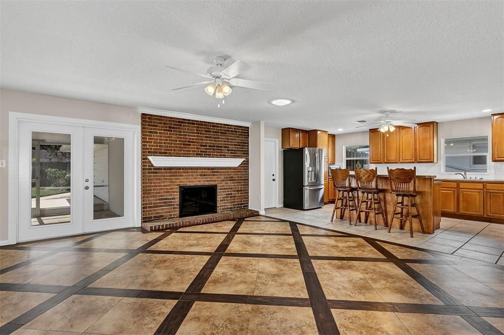 For Sale: $579,900 (4 beds, 2 baths, 2152 Square Feet)