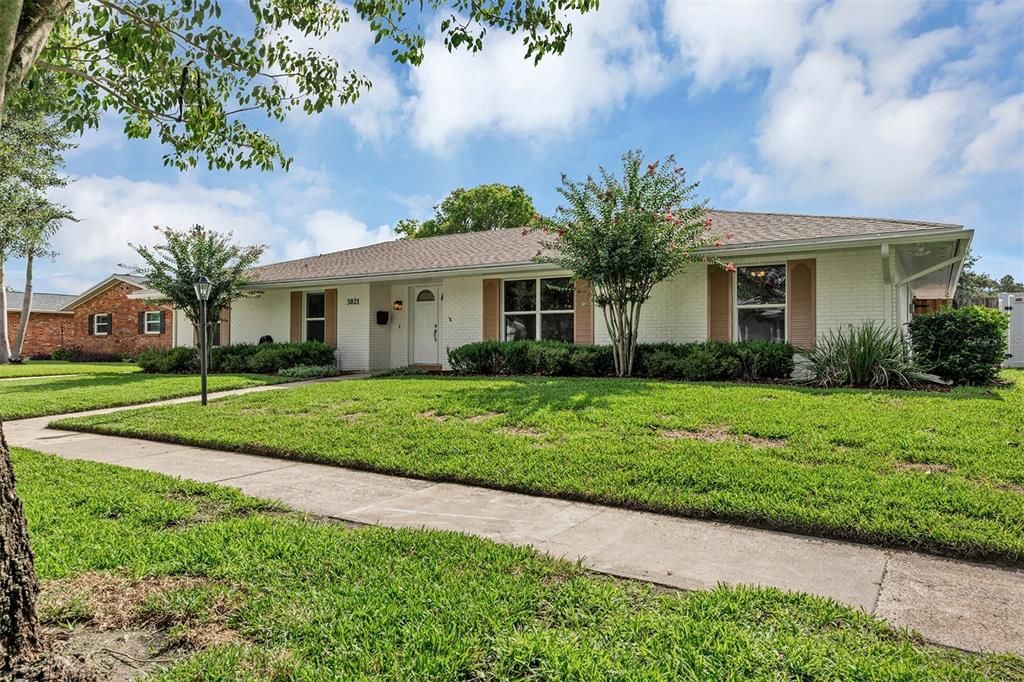 For Sale: $579,900 (4 beds, 2 baths, 2152 Square Feet)