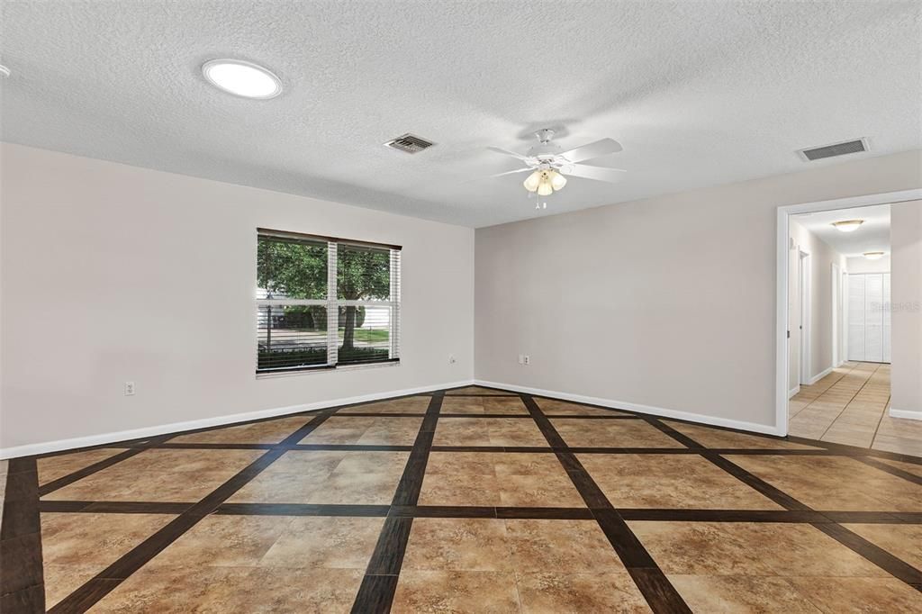 For Sale: $579,900 (4 beds, 2 baths, 2152 Square Feet)
