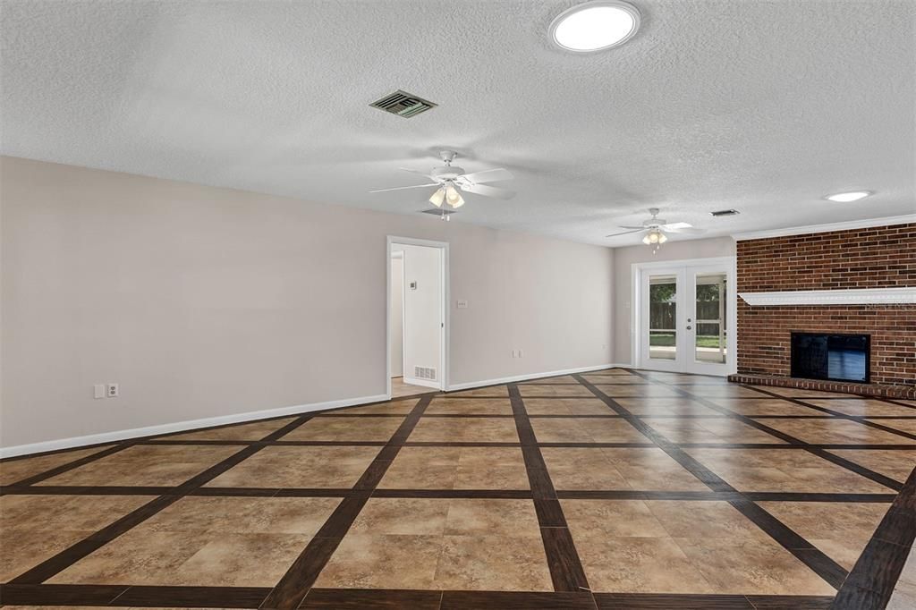 For Sale: $579,900 (4 beds, 2 baths, 2152 Square Feet)