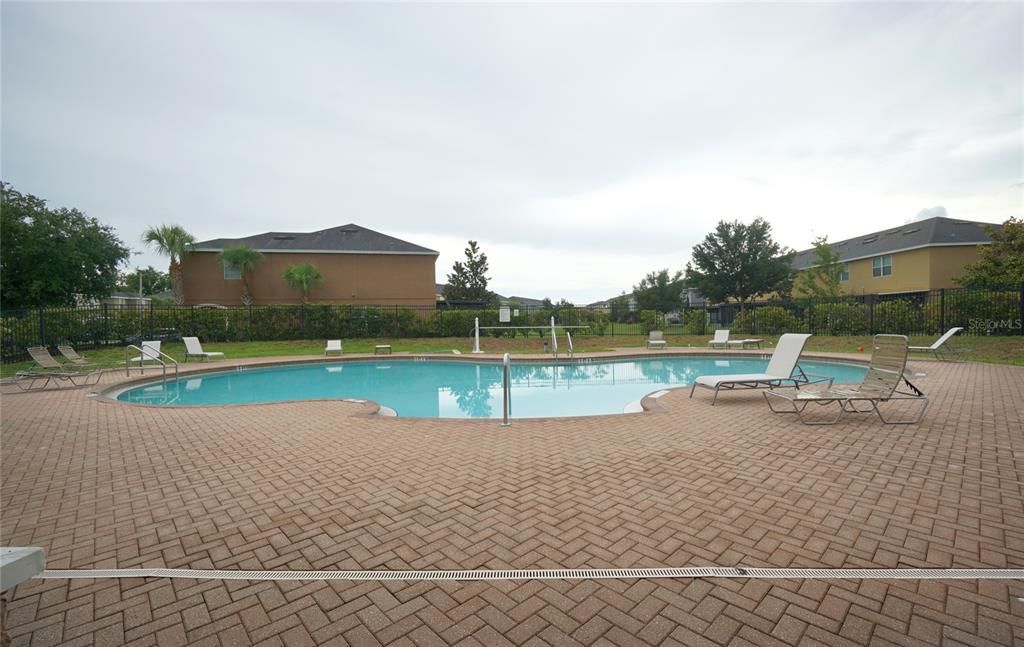 For Rent: $2,100 (3 beds, 2 baths, 1400 Square Feet)
