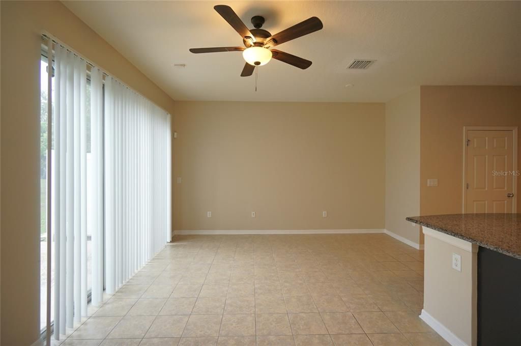 For Rent: $2,100 (3 beds, 2 baths, 1400 Square Feet)