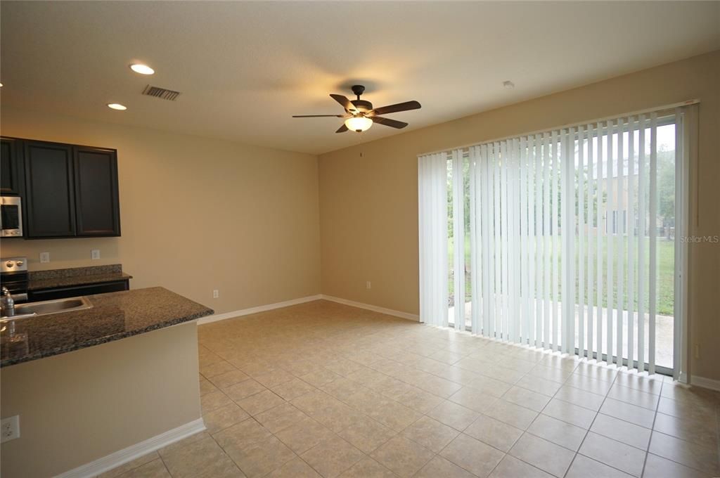 For Rent: $2,100 (3 beds, 2 baths, 1400 Square Feet)