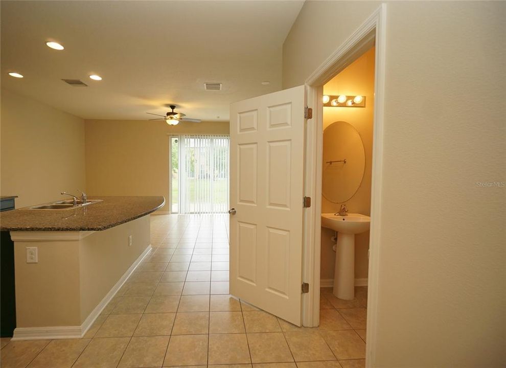 For Rent: $2,100 (3 beds, 2 baths, 1400 Square Feet)