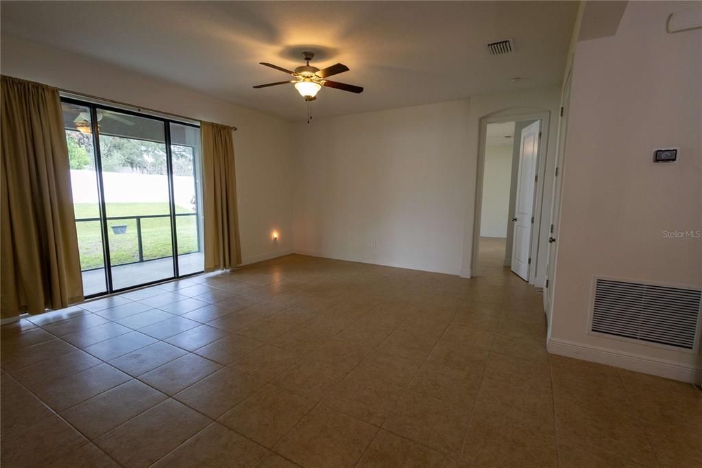 En Venta: $399,999 (3 camas, 2 baños, 2080 Pies cuadrados)