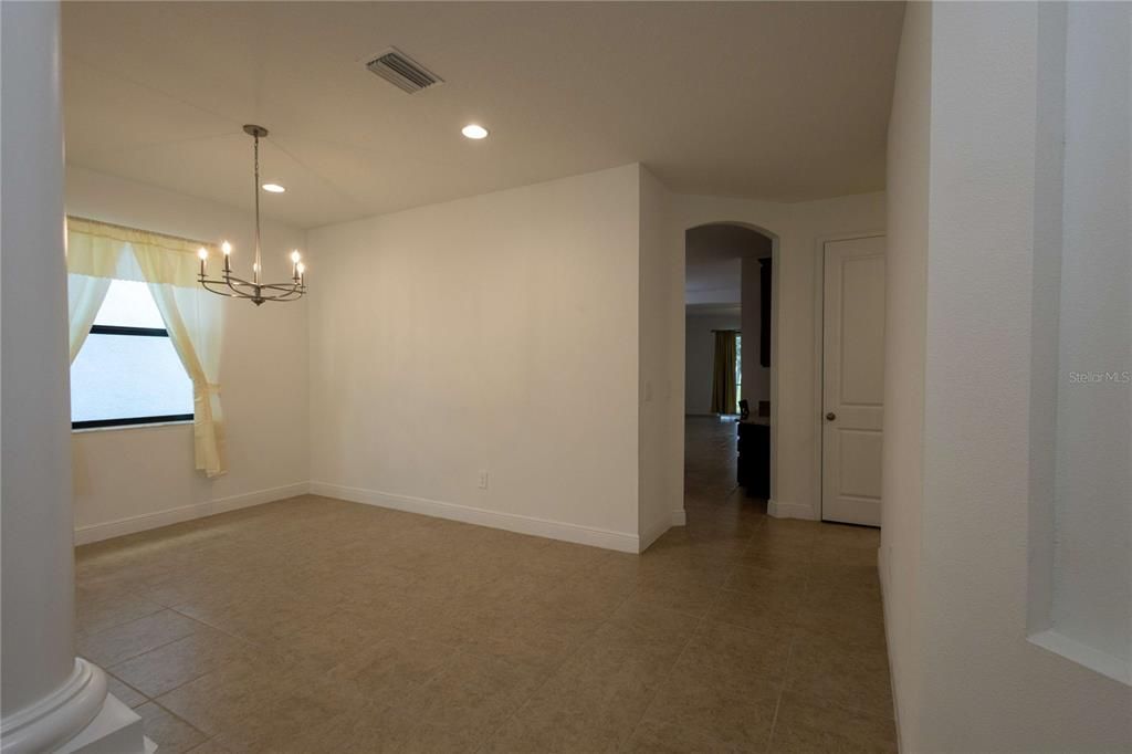 En Venta: $399,999 (3 camas, 2 baños, 2080 Pies cuadrados)