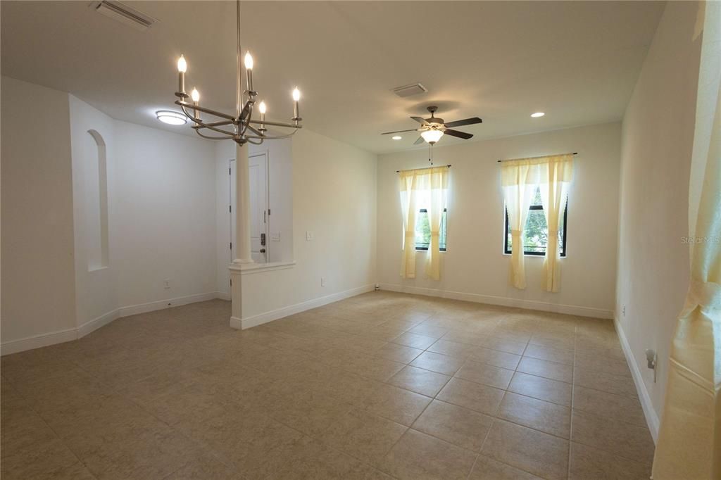 En Venta: $399,999 (3 camas, 2 baños, 2080 Pies cuadrados)