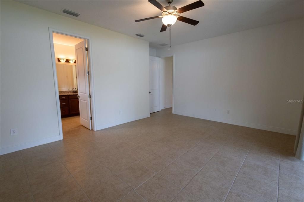En Venta: $399,999 (3 camas, 2 baños, 2080 Pies cuadrados)