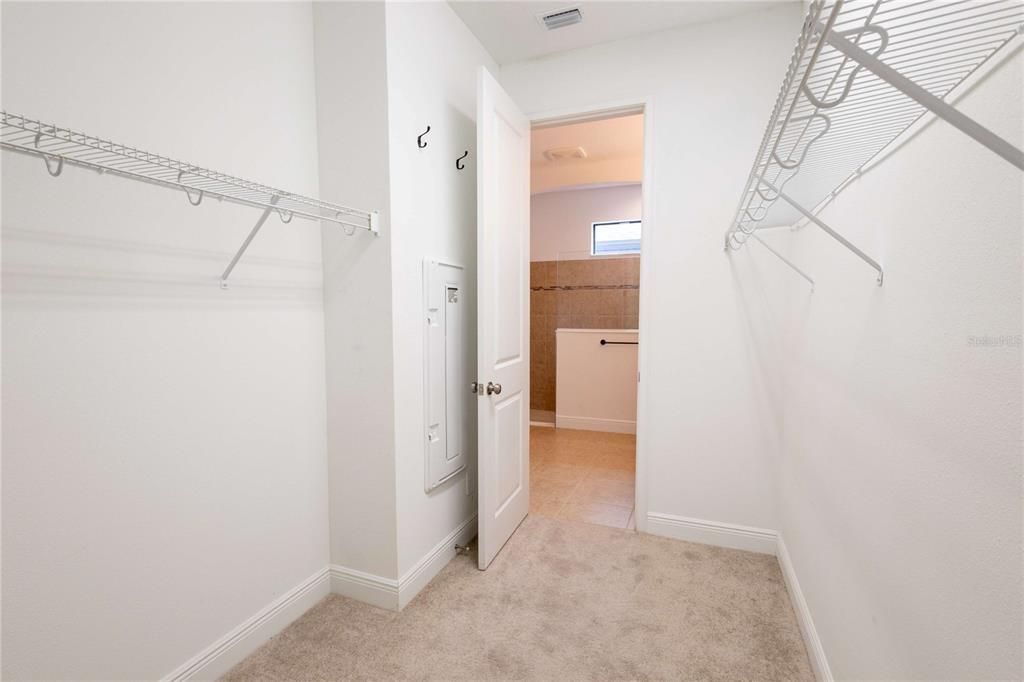 En Venta: $399,999 (3 camas, 2 baños, 2080 Pies cuadrados)