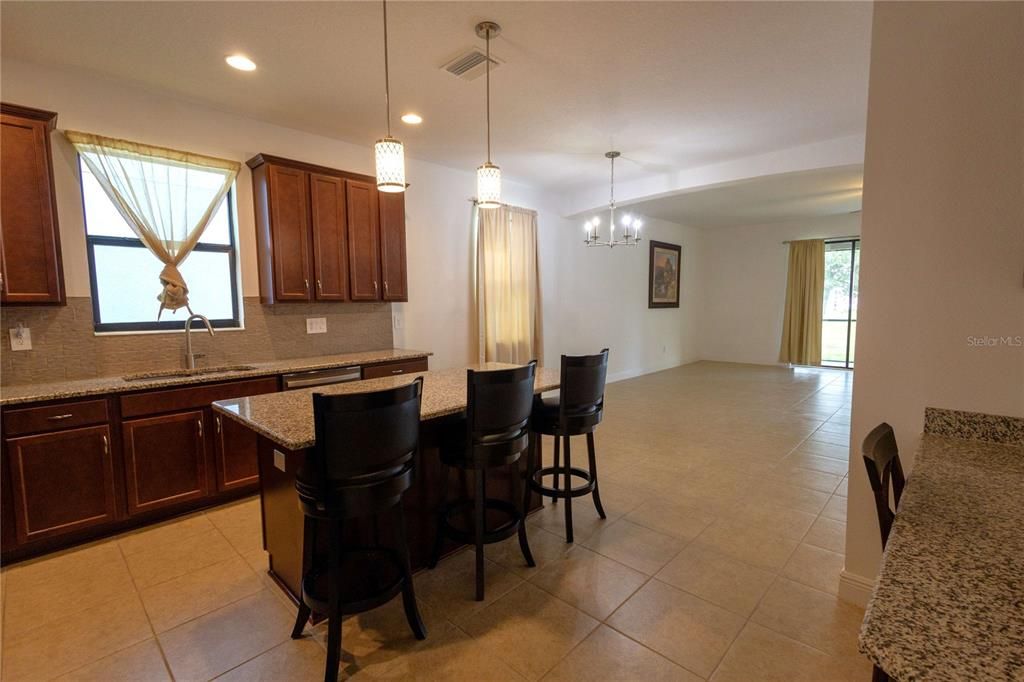 En Venta: $399,999 (3 camas, 2 baños, 2080 Pies cuadrados)