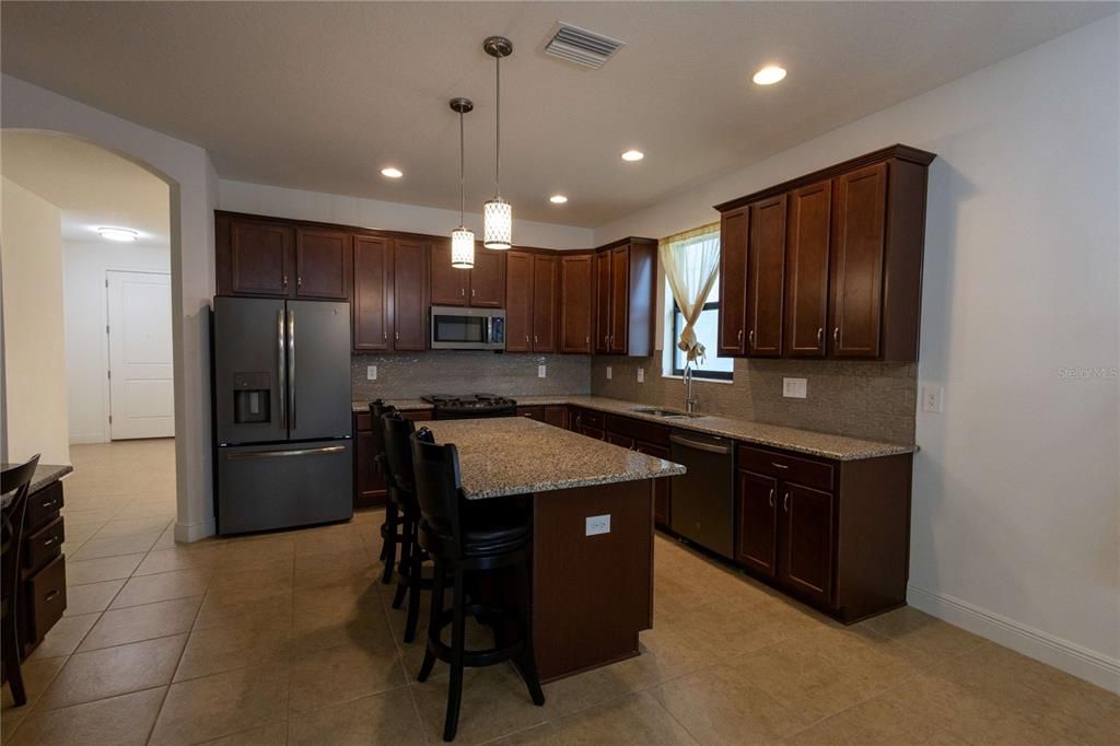 En Venta: $399,999 (3 camas, 2 baños, 2080 Pies cuadrados)