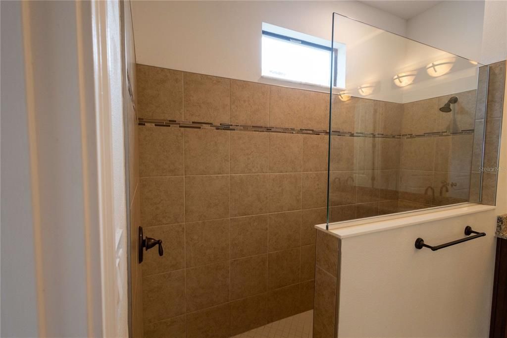 En Venta: $399,999 (3 camas, 2 baños, 2080 Pies cuadrados)