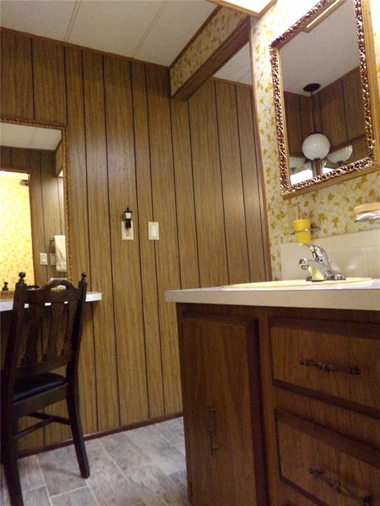 На продажу: $235,000 (2 спален, 2 ванн, 1104 Квадратных фут)