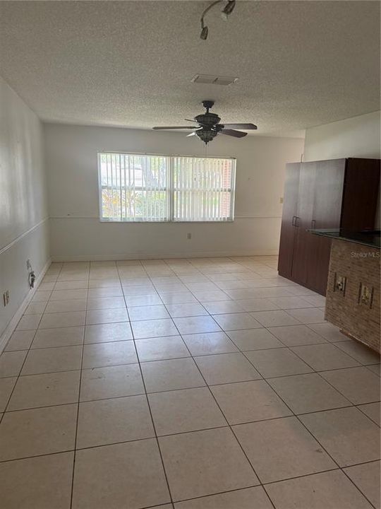 Activo con contrato: $280,000 (2 camas, 2 baños, 1300 Pies cuadrados)