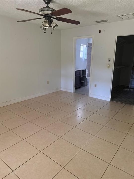 Activo con contrato: $280,000 (2 camas, 2 baños, 1300 Pies cuadrados)