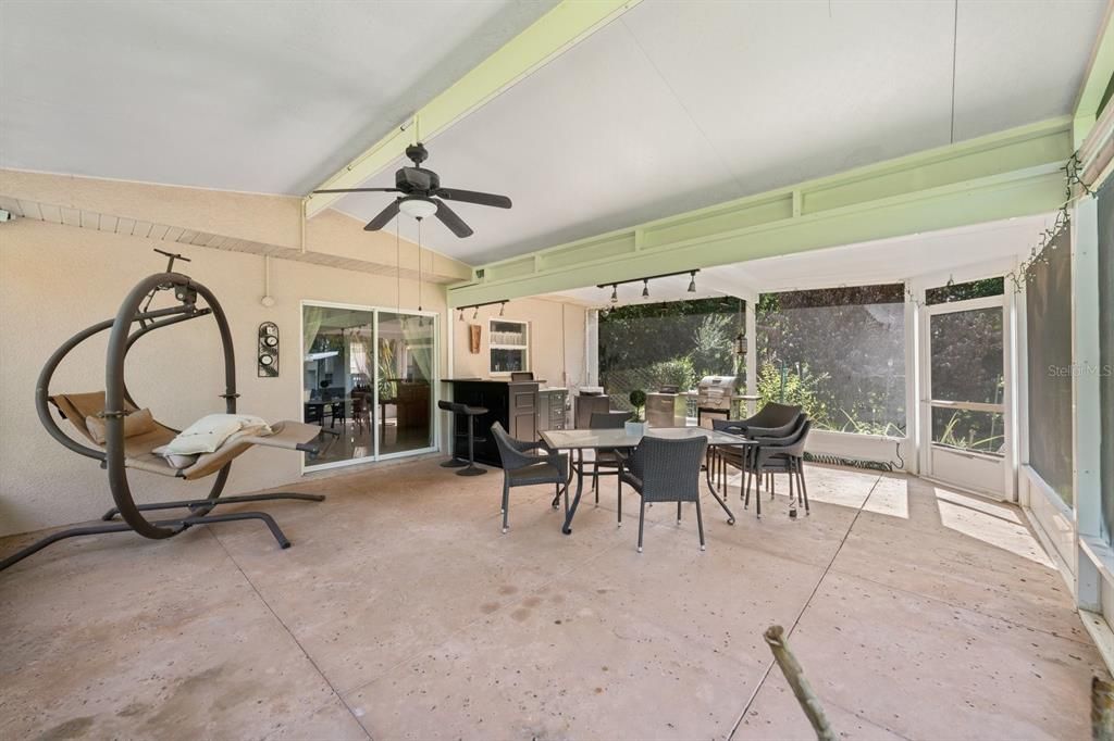 For Sale: $649,000 (4 beds, 2 baths, 2224 Square Feet)