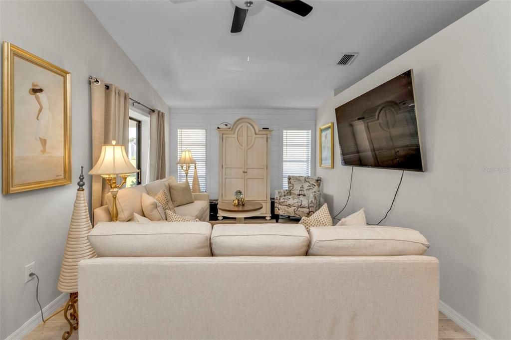 For Sale: $329,000 (3 beds, 2 baths, 1493 Square Feet)