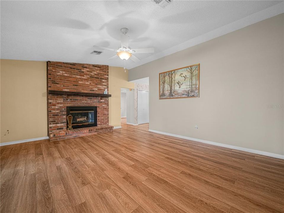 For Sale: $465,000 (3 beds, 2 baths, 1860 Square Feet)