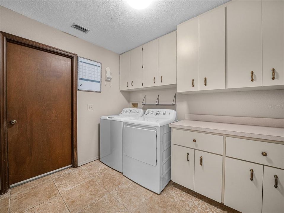 For Sale: $465,000 (3 beds, 2 baths, 1860 Square Feet)