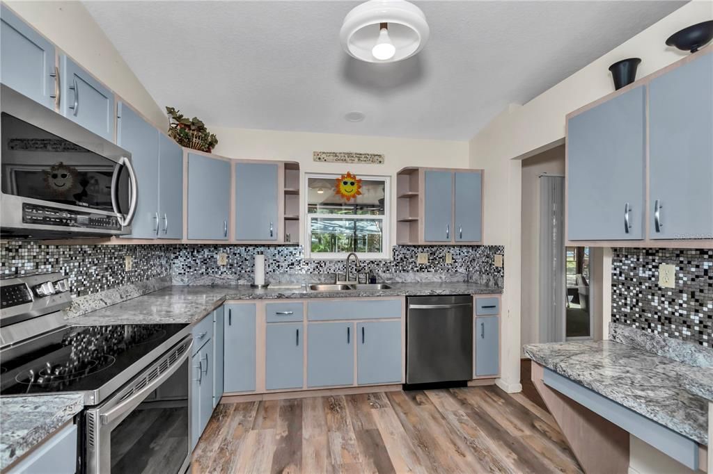 На продажу: $319,900 (3 спален, 2 ванн, 1401 Квадратных фут)
