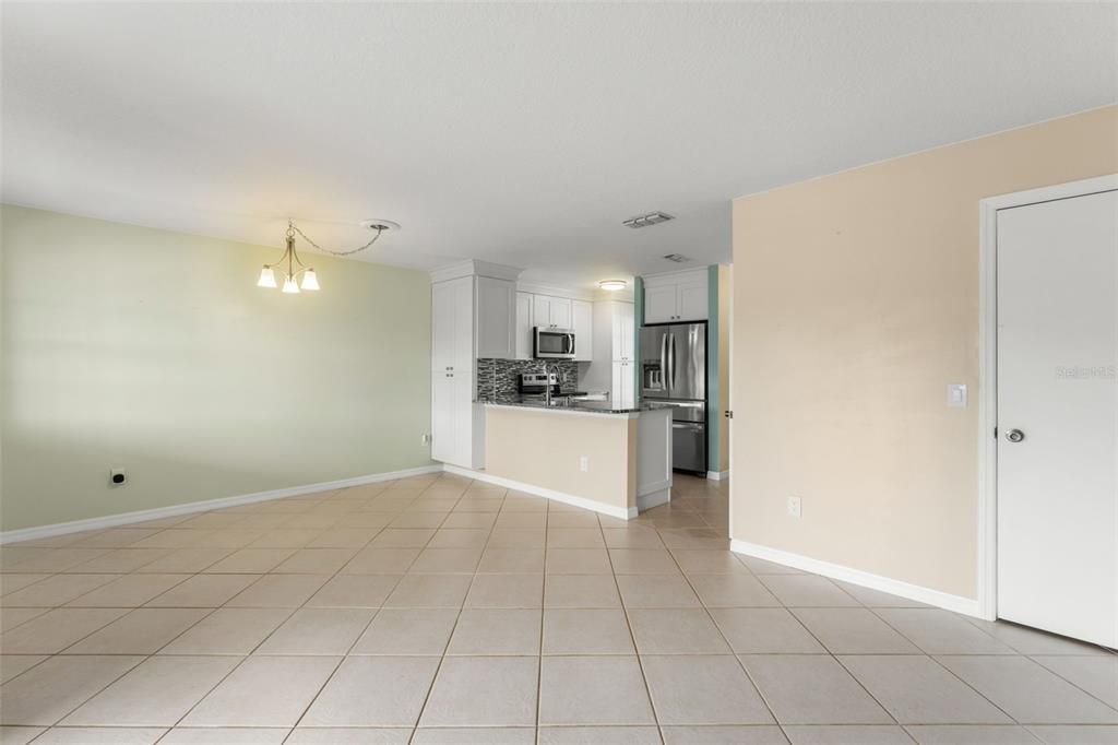 For Sale: $247,000 (2 beds, 1 baths, 960 Square Feet)