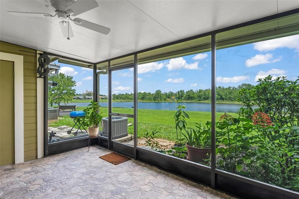For Sale: $247,000 (2 beds, 1 baths, 960 Square Feet)