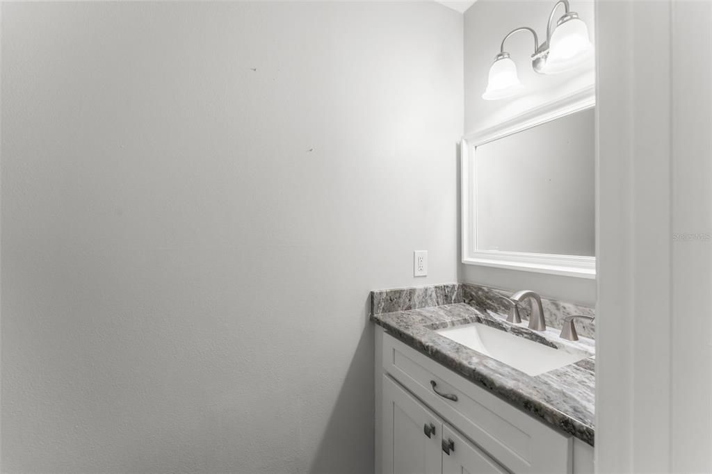 For Sale: $247,000 (2 beds, 1 baths, 960 Square Feet)