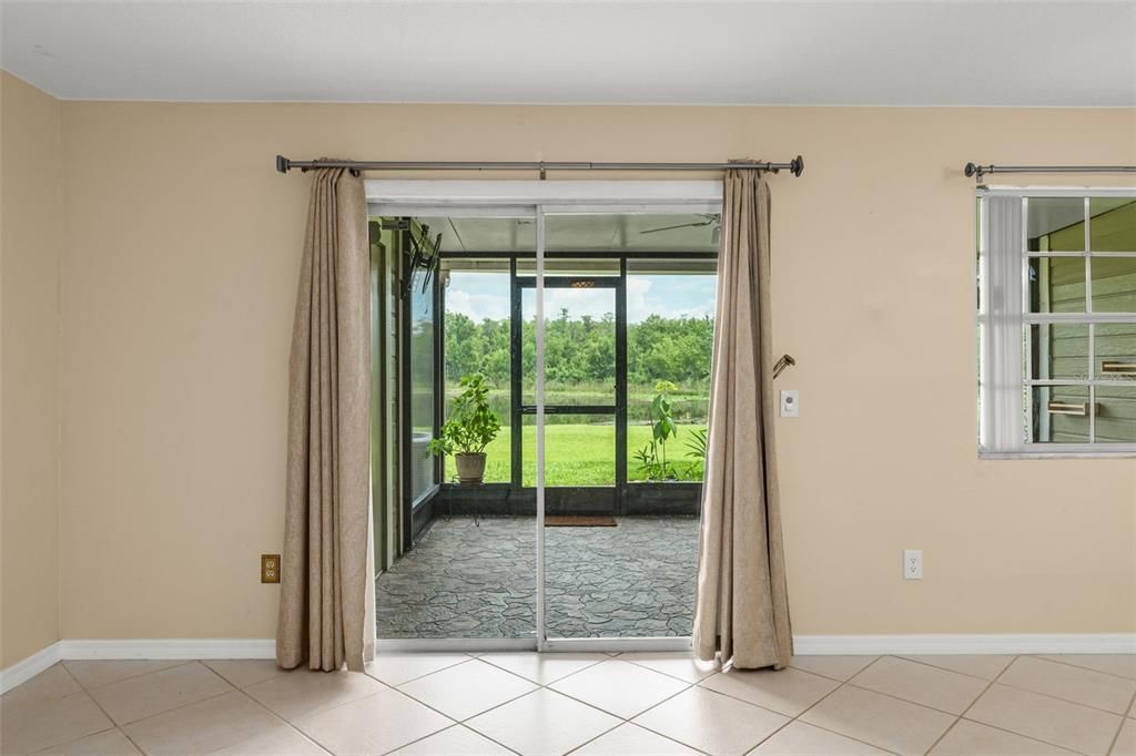 For Sale: $247,000 (2 beds, 1 baths, 960 Square Feet)