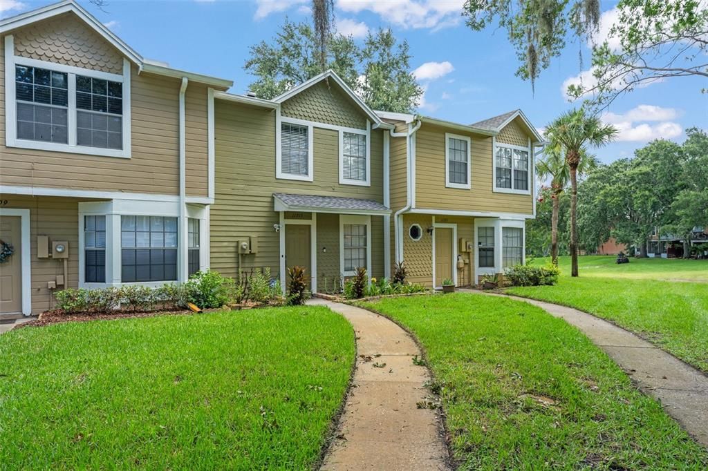 For Sale: $247,000 (2 beds, 1 baths, 960 Square Feet)