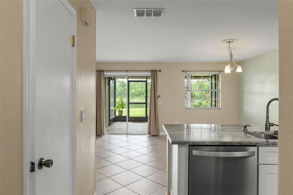 For Sale: $247,000 (2 beds, 1 baths, 960 Square Feet)