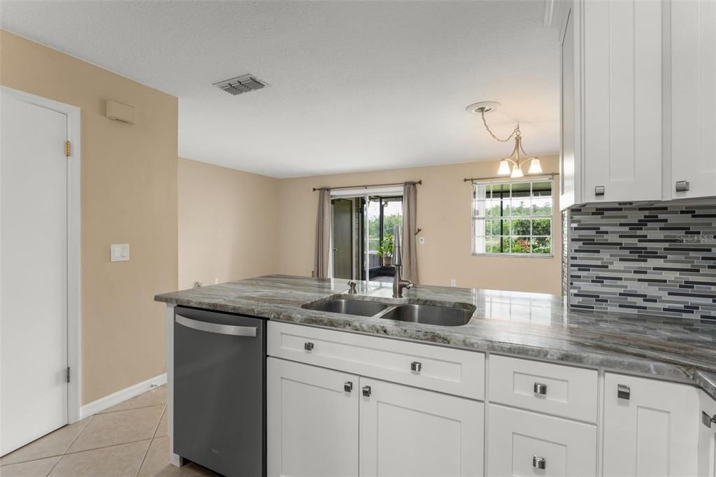 For Sale: $247,000 (2 beds, 1 baths, 960 Square Feet)