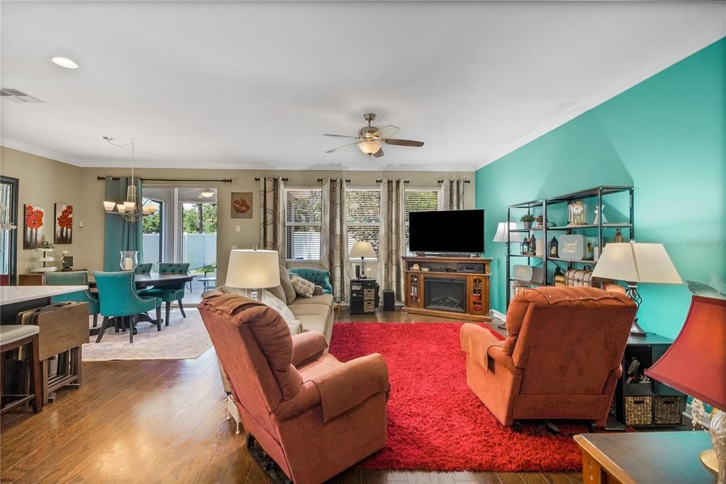 En Venta: $330,000 (4 camas, 2 baños, 1864 Pies cuadrados)