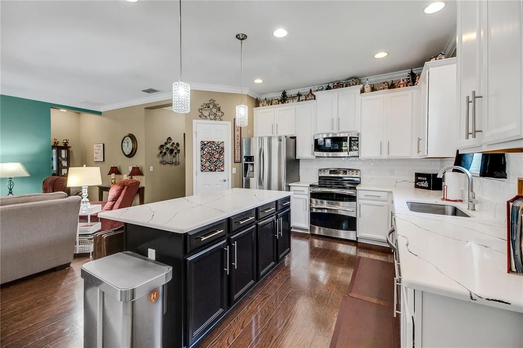 En Venta: $330,000 (4 camas, 2 baños, 1864 Pies cuadrados)