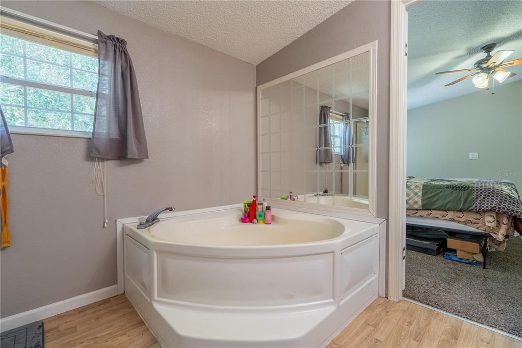 For Sale: $295,000 (3 beds, 2 baths, 1512 Square Feet)