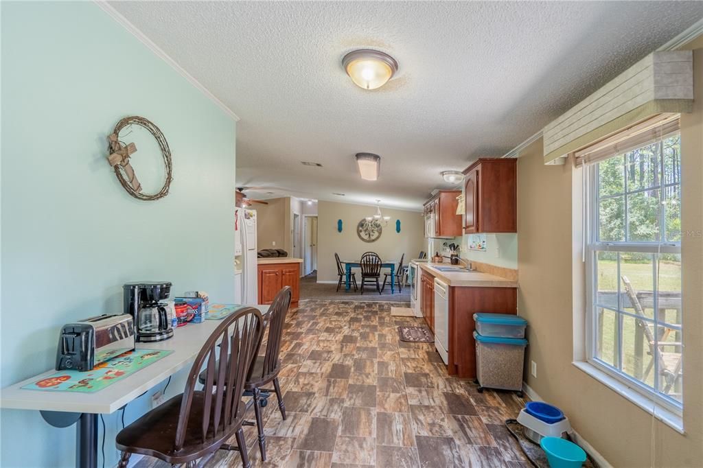 For Sale: $295,000 (3 beds, 2 baths, 1512 Square Feet)