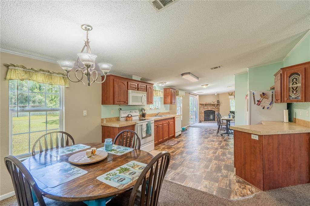 For Sale: $295,000 (3 beds, 2 baths, 1512 Square Feet)
