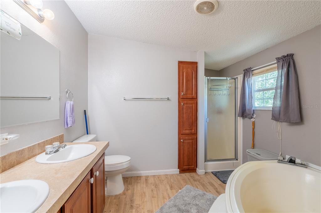 For Sale: $295,000 (3 beds, 2 baths, 1512 Square Feet)
