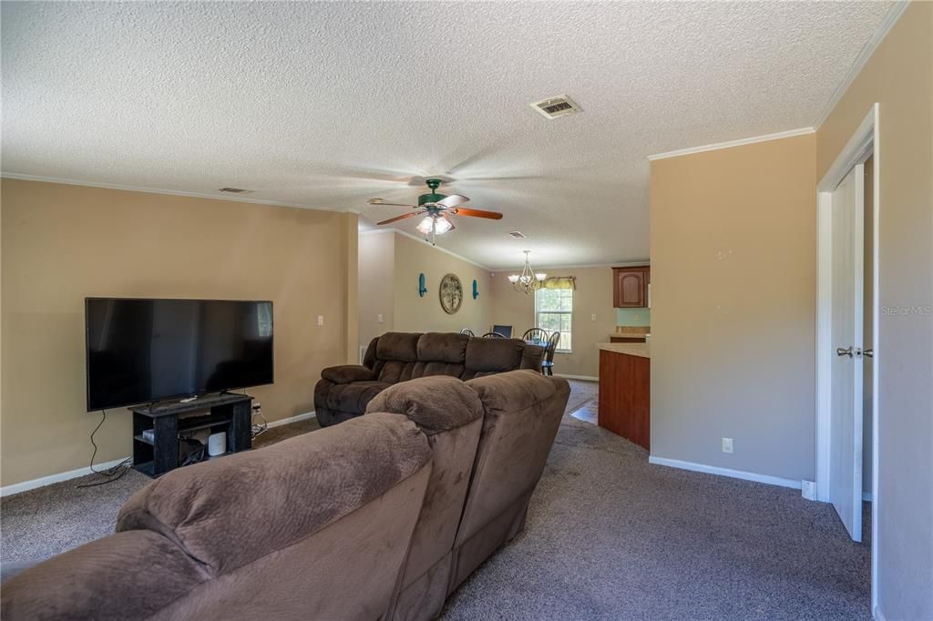 For Sale: $295,000 (3 beds, 2 baths, 1512 Square Feet)