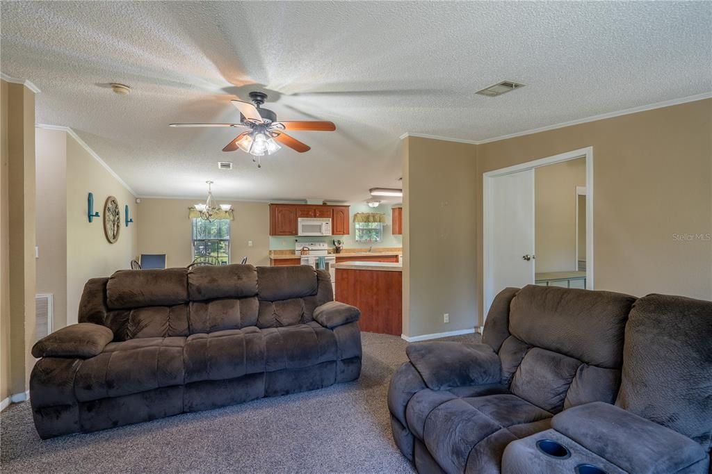 For Sale: $295,000 (3 beds, 2 baths, 1512 Square Feet)