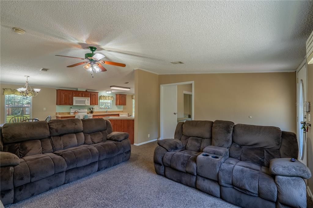For Sale: $295,000 (3 beds, 2 baths, 1512 Square Feet)