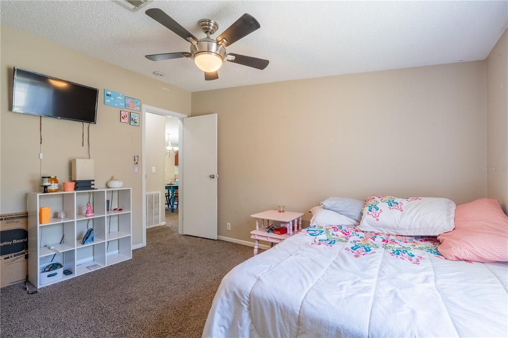 For Sale: $295,000 (3 beds, 2 baths, 1512 Square Feet)