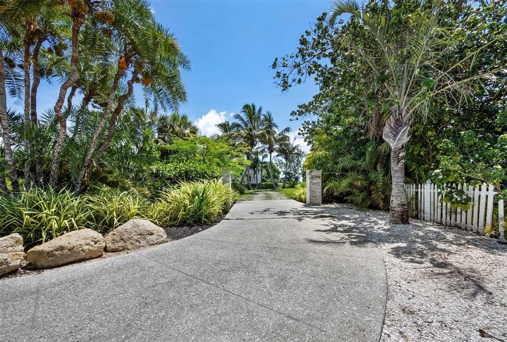 For Sale: $17,650,000 (4 beds, 4 baths, 8138 Square Feet)