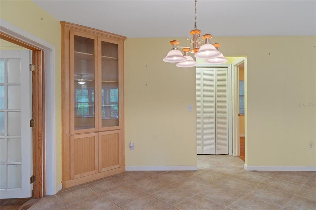На продажу: $269,000 (2 спален, 2 ванн, 1556 Квадратных фут)