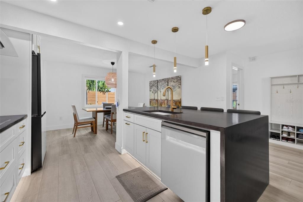 En Venta: $570,000 (3 camas, 2 baños, 1693 Pies cuadrados)
