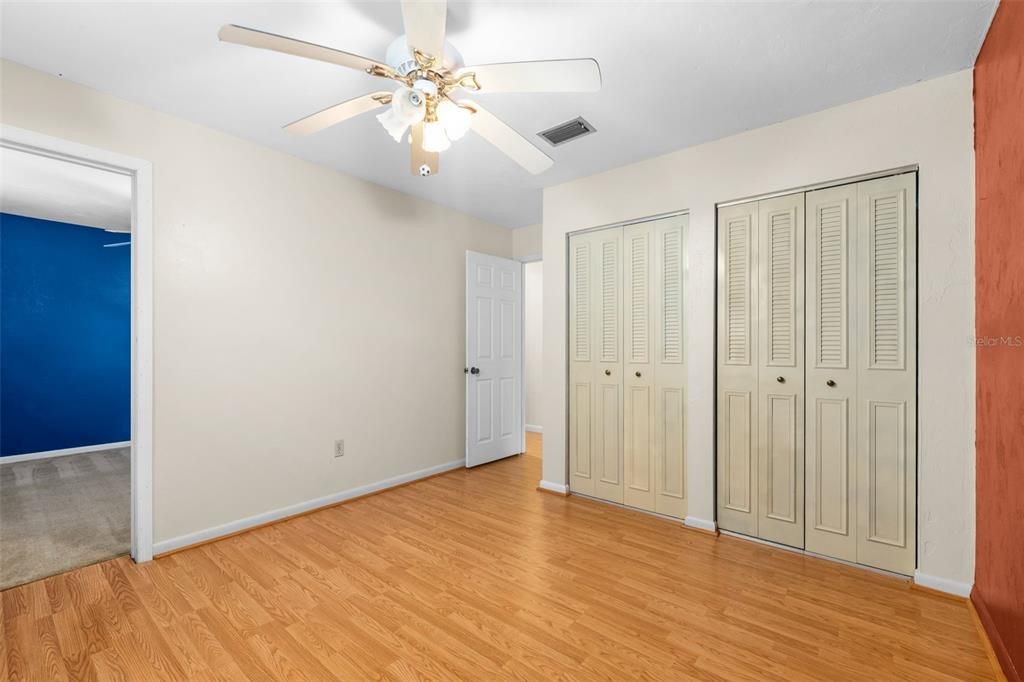 En Venta: $319,900 (4 camas, 2 baños, 1580 Pies cuadrados)