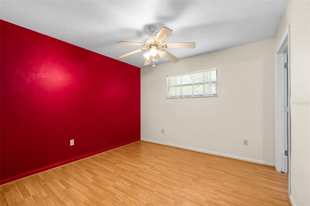 En Venta: $319,900 (4 camas, 2 baños, 1580 Pies cuadrados)
