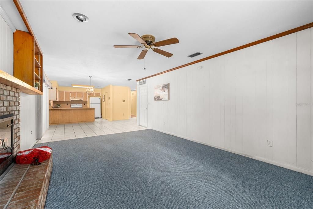 En Venta: $319,900 (4 camas, 2 baños, 1580 Pies cuadrados)
