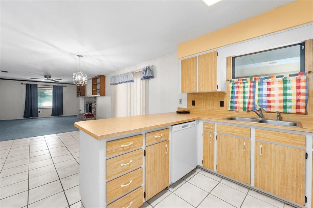 En Venta: $319,900 (4 camas, 2 baños, 1580 Pies cuadrados)