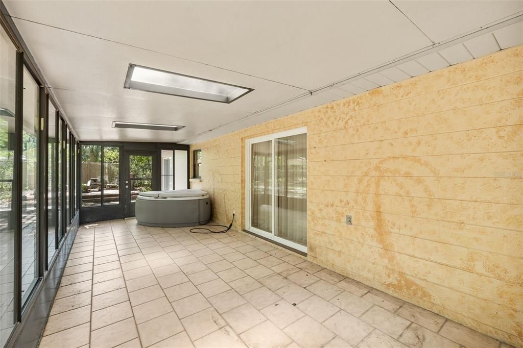 En Venta: $319,900 (4 camas, 2 baños, 1580 Pies cuadrados)
