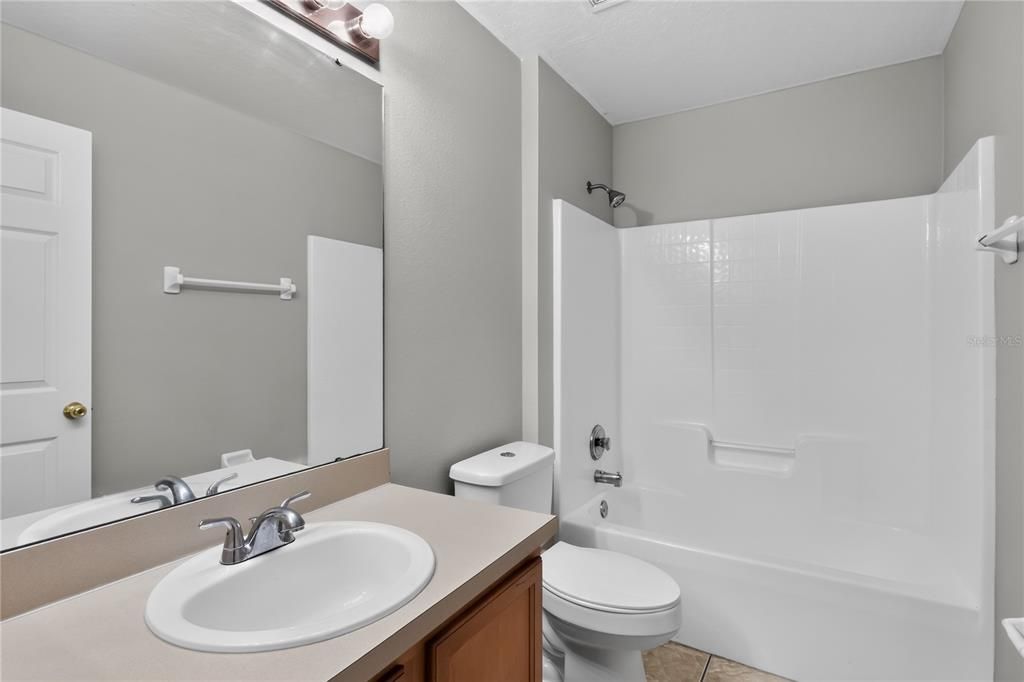 На продажу: $279,900 (3 спален, 2 ванн, 1808 Квадратных фут)